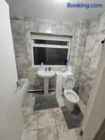 City Stay in Nottingham - Double Room - Image 4
