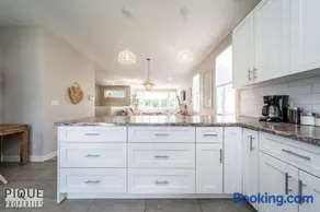 BoHo Vibes - Patio & BBQ - King Bed - Garage Parking - Image 4