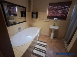 Motshewa Lodge - Image 4