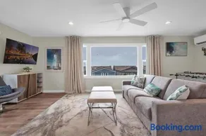 Ocean View 2BD Boutique Retreat, One Block from the Beach, Sleeps 6 - Image 4