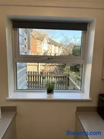 Stylish Stoke Prior Retreat 5 Mins to M5 M42 - Image 3