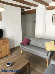 Centrally located two bedroom apartment - Image 3