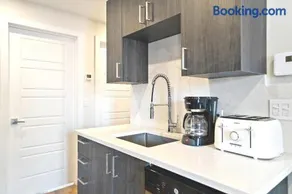 Cozy 3BDR in heart of plateau Montreal D - Image 5