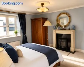 Cozy Countryside Schoolhouse in Mullingar - Image 5