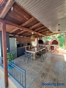 Villa Toni Mediterranean Family Lake Retreat - Image 2