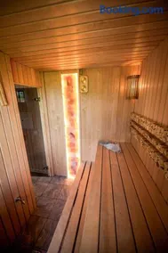 HOLIDAY CABIN 'CRANE' with a private hot-tub and sauna extra fee - Image 4