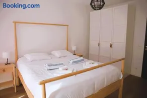 Modern & Sunny 1BR Apartment with swimming pool - Image 1