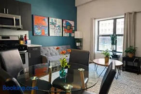McCormick Place 420 Friendly 3BR in Downtown Chicago with Optional Parking Sleeps 8 Guests Near Soldier Field, Grant Park and Lakefront Trail - Image 2