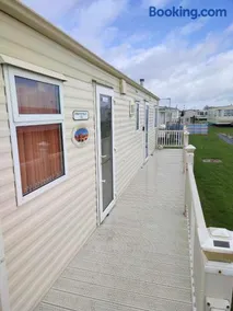 D21 Kirbys Retreat 1, skegness - Image 5