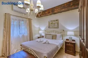 Stunning 2BR Villa with Pool - Image 5