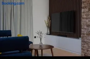 Villa Gold - Image 1
