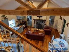 Mary's Bespoke Cottage - Image 1