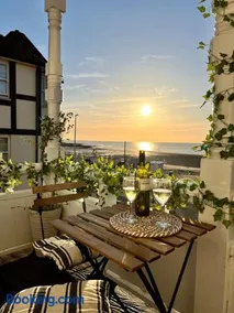 A View Of The Bay- Close to Margate - Sleeps 3 - Image 4