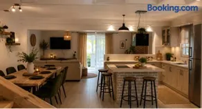 Spiro's cottage by Alegria apartments - Image 3