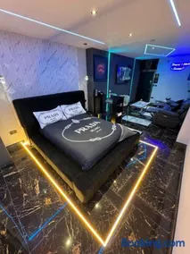 HIGHFIELD PRIVATE SPA APARTMENT - Image 2