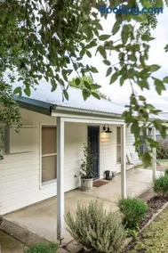 Myrtle Creek Cottage - Image 2