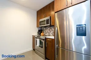 Cityscape Luxury High-Rise 1-Bedroom - Image 2