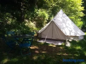 Tente Tipi en plein cœur d'une forêt - Image 2