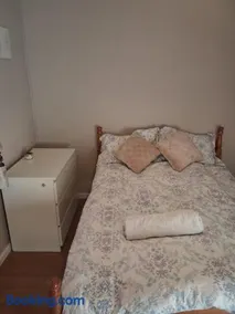 2 bedroom house - Image 2