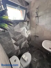 Family Hotel Neliya - Image 3