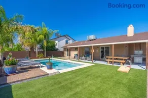 Event Epicenter Heated Pool Game Room Near Stadium - Image 1