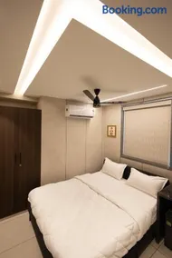 Nirrtul Saphhire Studio Apartment Specious & Cozy - Image 5