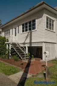 The Little River Cottage - Riverfront Retreat - Image 1