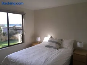 Airy Beach Escape in Ventnor - Image 3