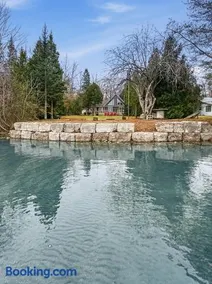 Lakeview Loft A-Frame Escape Tobermory With AC - Image 2