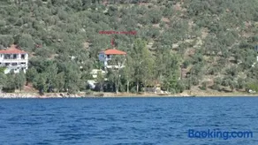 Violetta Studios & Apartments - Image 1