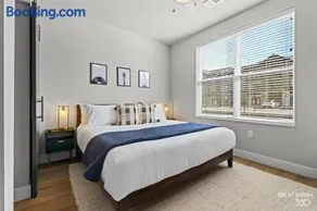 Music-Inspired, King Suites, Pool ,Gym & Workspace - Image 3