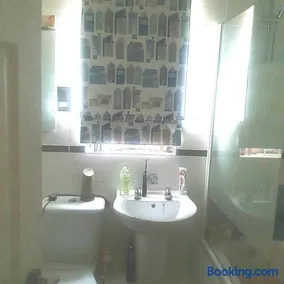 Home Stay Sunningdale - Image 3