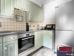 Woking 2 Bedroom House Parking Garden - Image 4