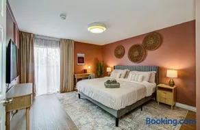 Designer Condo, 7-Min Walk To Nrg - Image 3