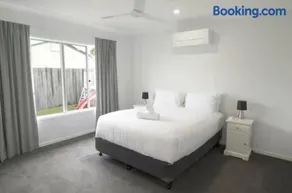 Leafy Plainland Living Spacious 4-Bedroom Retrea - Image 2