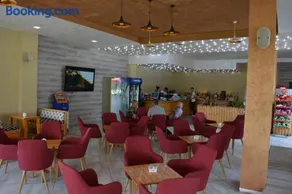 Hotel Alpet - Image 2