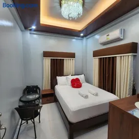 Yurich Hotel - Image 2
