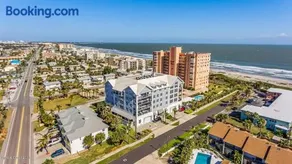 Luxurious & spacious oceanfront condo - Image 2