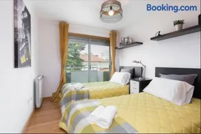 Host Wise - Deluxe Modern Flat w Balcony - Image 5