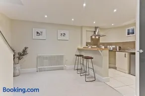 Sandgate Chapel - Self Check In Apartments - Image 5