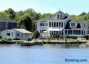 Sunrise Bay 2 - Trendy lakefront home w/sunrise view, boat dock & walk to beach - Image 3