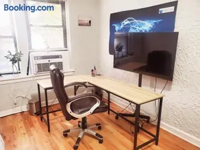 Entire Apartment in heart of Lincoln Park & Lake Sea and beach - Image 3
