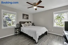 Piney Woods I Ping Pong I By SHSU I TV I Sleeps 11 - Image 2
