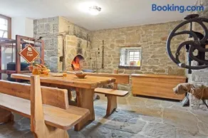 Hiška Kovačija-Riverside Boutique Retreat - Image 3