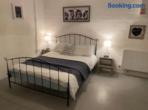Mill House Studio Apartment - Image 5