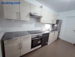 Charming 3 rooms with parking - Image 1