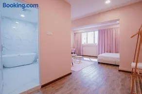 The Pink Boutique - Image 4