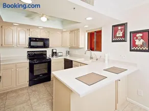 Prime Area, 5 Pool Areas, Hot Tub, Golf View - Image 2