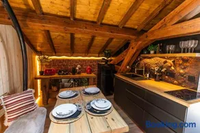 Le lodge perché PARKING GRATUIT, 4 PERSONNES, 2 CHAMBRES, WIFI, AMBIANCE CHALET EN BOIS, idéal PRO & COUPLE à Montbrison - Image 4