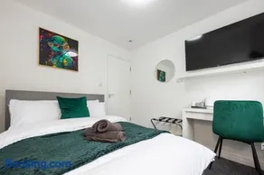 The Kent- Luxury Rooms - Image 2